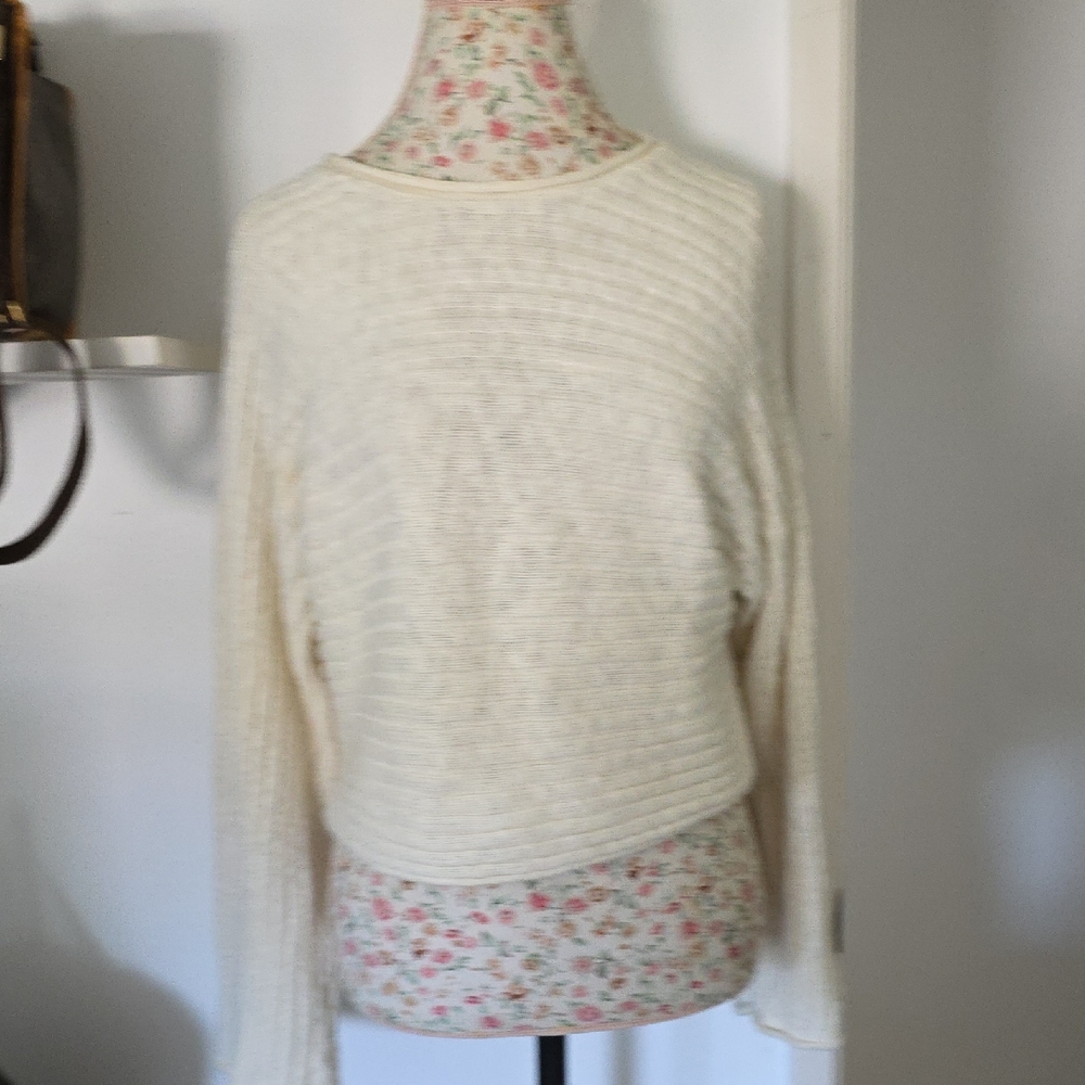 RVCA KNITTED SWEATWER SIZE SMALL